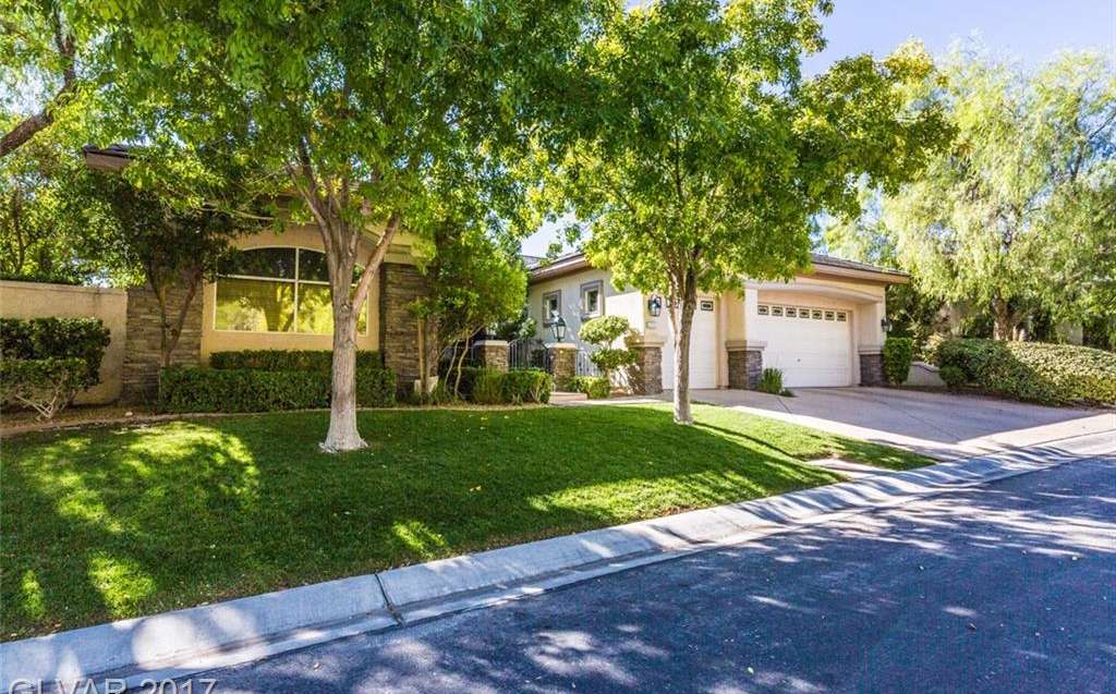 9821 Queen Charlotte Drive, Las Vegas, NV 89145 in Queensridge in Las Vegas