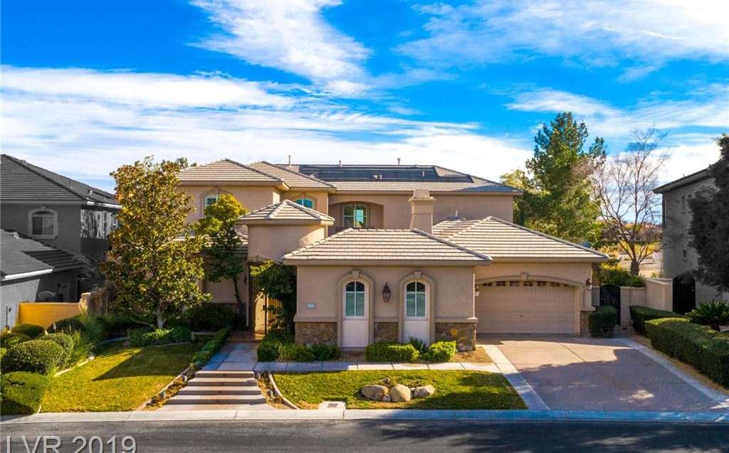 9733 Queen Charlotte Drive, Las Vegas, NV 89145 in Queensridge in Las Vegas
