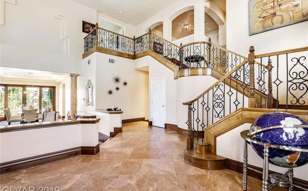 9721 Queen Charlotte Drive, Las Vegas, NV 89145 in Queensridge in Las Vegas