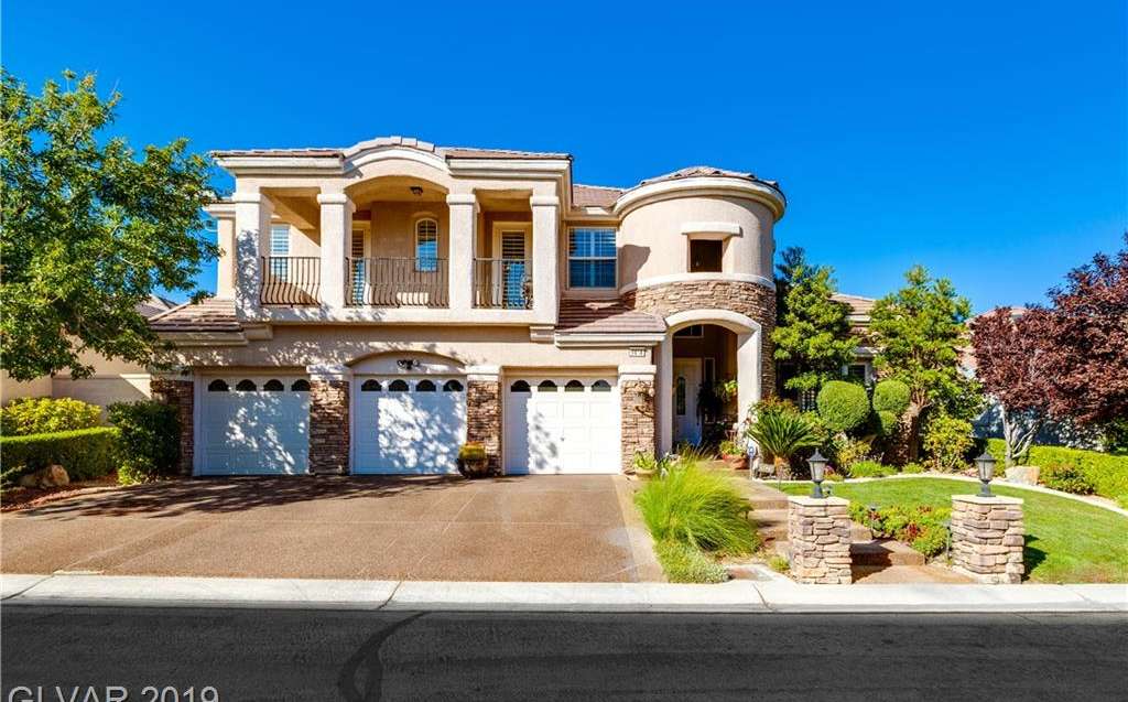 9424 Queen Charlotte Drive, Las Vegas, NV 89145 in Queensridge in Las Vegas