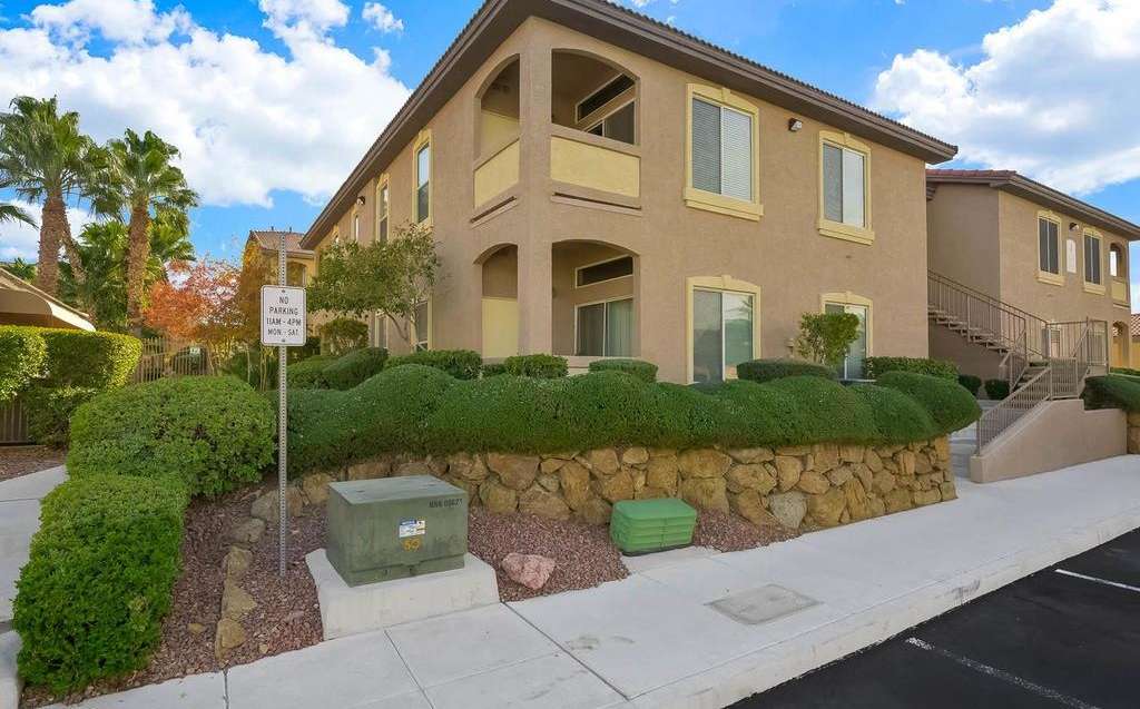 2305 Horizon Ridge 424, Henderson, NV 89052 in Henderson