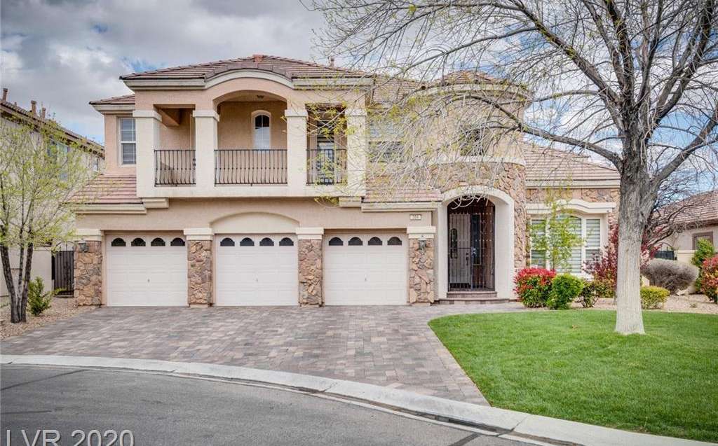 304 Nottinghill Gate Court, Las Vegas, NV 89145 in Queensridge in Las Vegas
