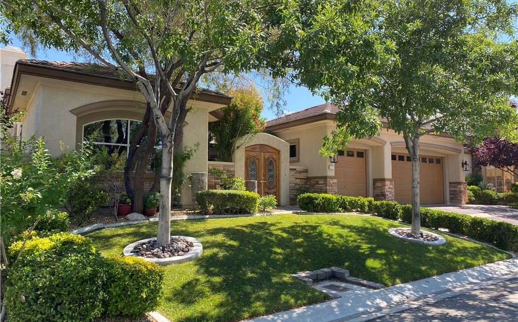 9813 Queen Charlotte Drive, Las Vegas, NV 89145 in Queensridge in Las Vegas