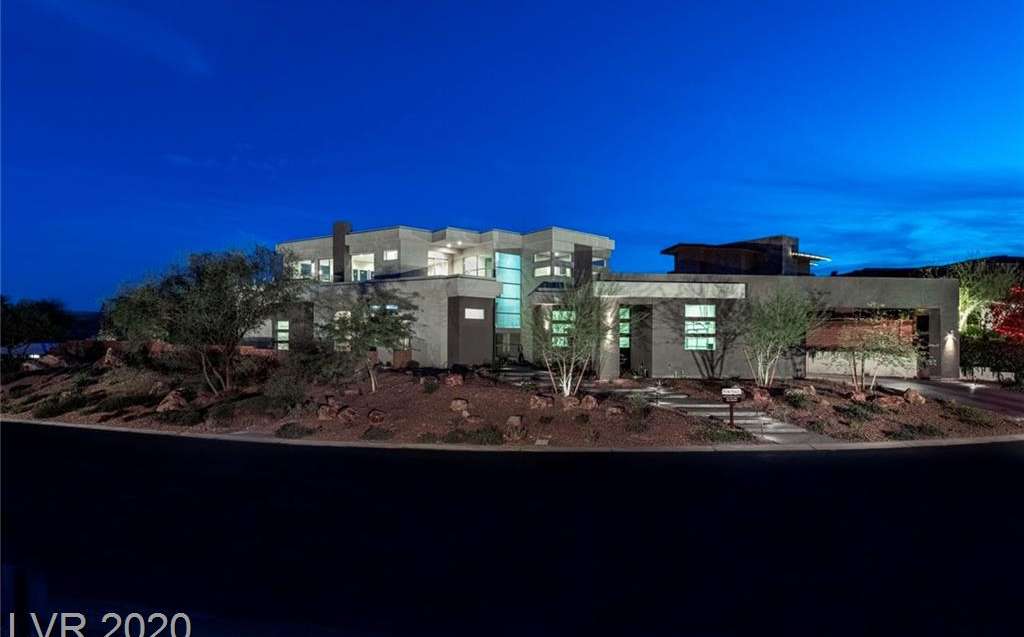31 Drifting Shadow Way, Las Vegas, NV 89135 in The Ridges in Summerlin