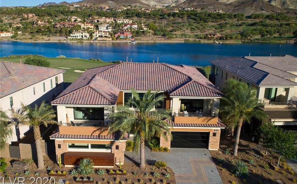 62 Bella Lago Avenue, Henderson, NV 89011 in Lake Las Vegas in Henderson