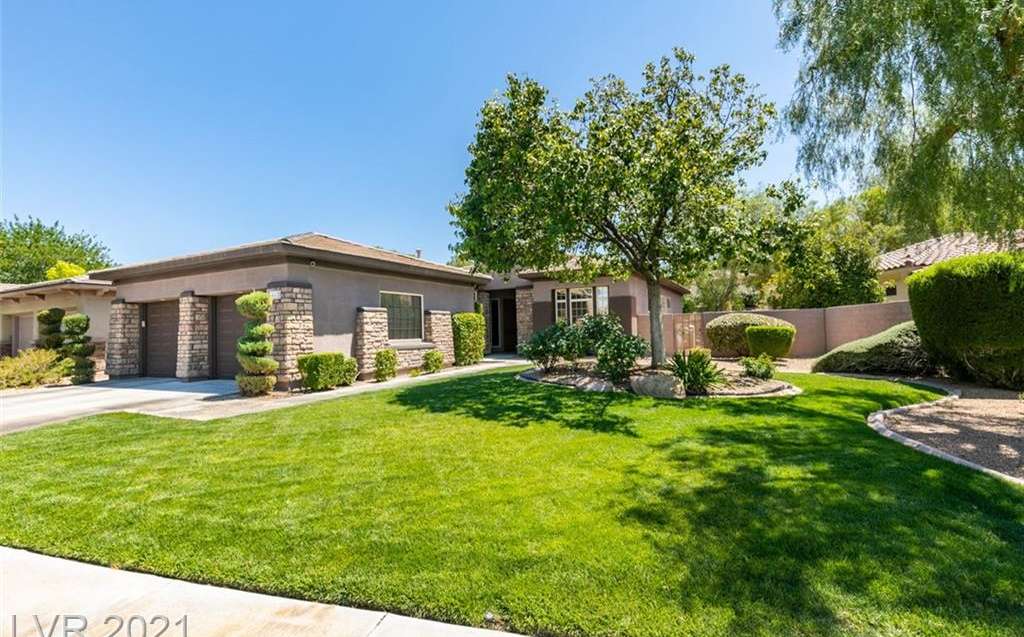 44 Fountainhead Circle, Henderson, NV 89052 in Anthem Country Club in