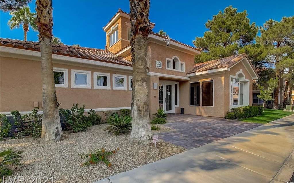 251 South Green Valley Parkway 3011, Henderson, NV 89012 in Henderson