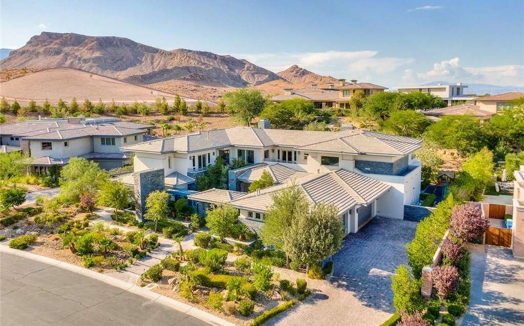 28 Quiet Moon Lane, Las Vegas, NV 89135 in The Ridges in Summerlin
