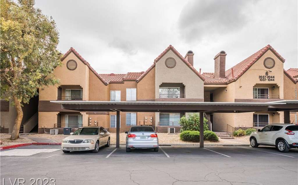 2200 South Fort Apache Road 2039, Las Vegas, NV 89117 in Canyon Gate