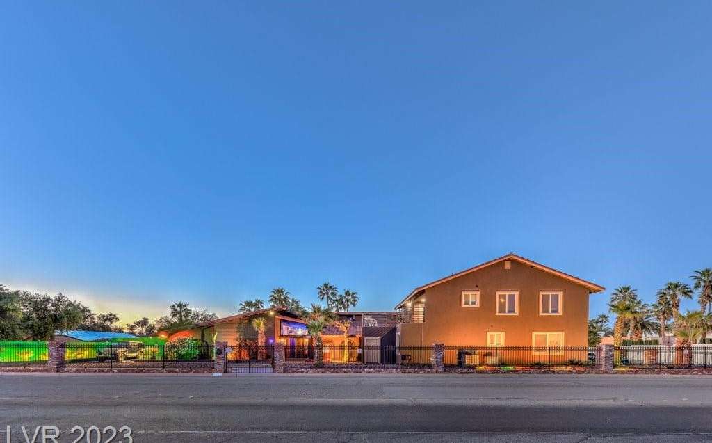 2590 East Viking Road, Las Vegas, NV 89121 in Las Vegas