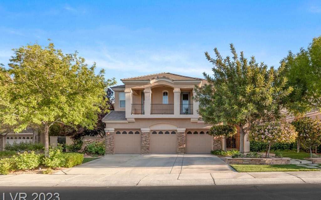 9521 Queen Charlotte Drive, Las Vegas, NV 89145 in Queensridge in Las Vegas