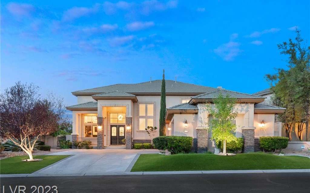 9721 Queen Charlotte Drive, Las Vegas, NV 89145 in Queensridge in Las Vegas