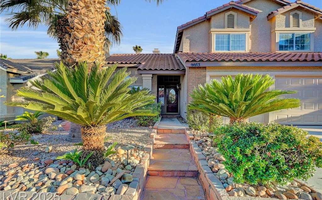 9933 Tamarack Landing Way, Las Vegas, NV 89117 in The Lakes in Las Vegas